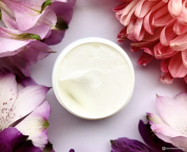 Red Clay & Rosehip Brightening Mask